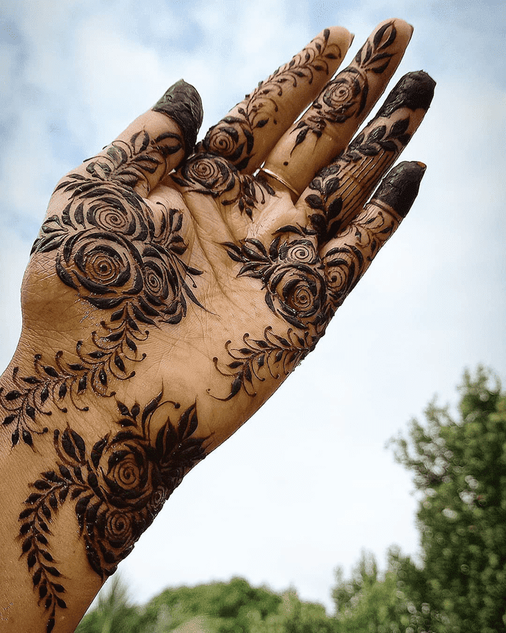 Sightly Karva Chauth Henna Design