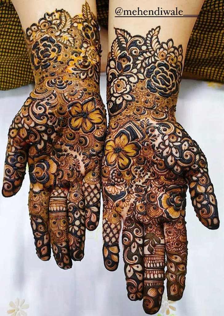 Alluring Karwachauth Special Henna Design