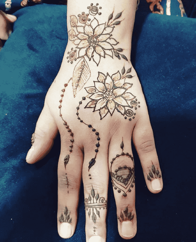 Nice Kasauli Henna Design