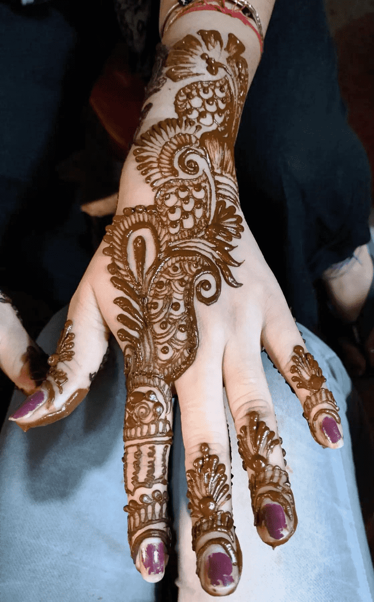 Enticing Khafif Henna Design