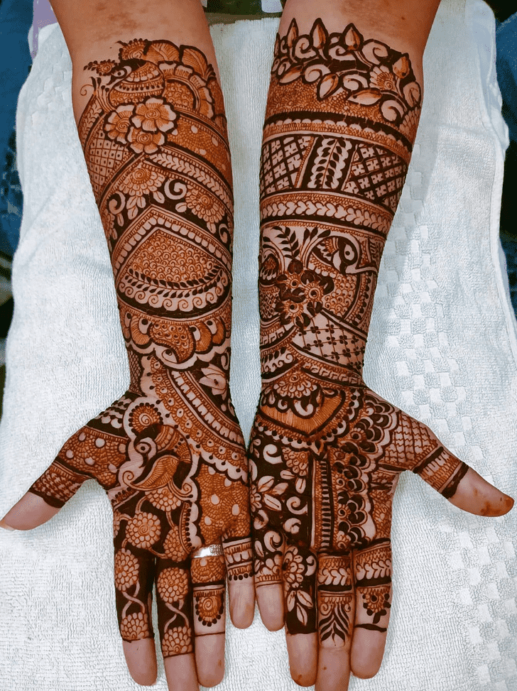 Shapely Khafif Henna Design