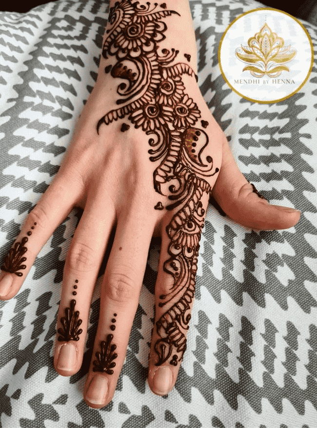 Lovely Khulna Mehndi Design