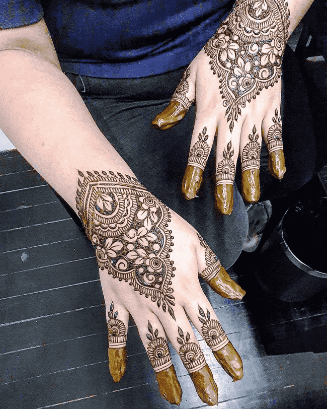 Resplendent Khulna Henna Design