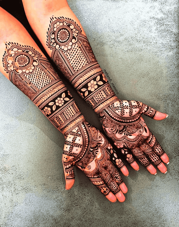 Shapely Kochi Henna Design