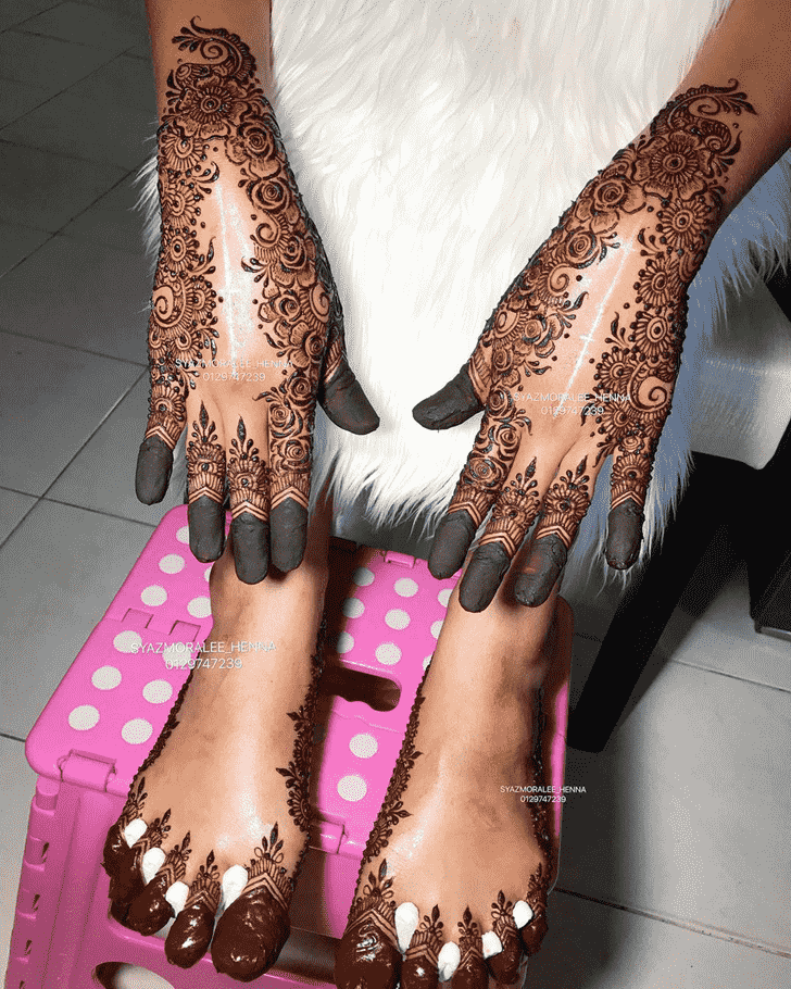 Admirable Larkana Mehndi Design