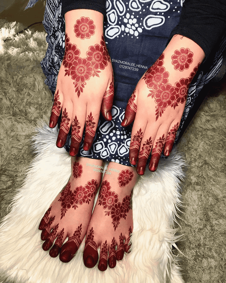 Adorable Larkana Henna Design