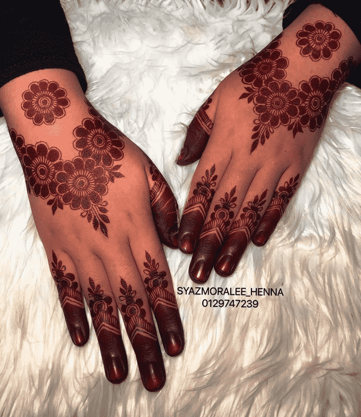 Alluring Larkana Henna Design