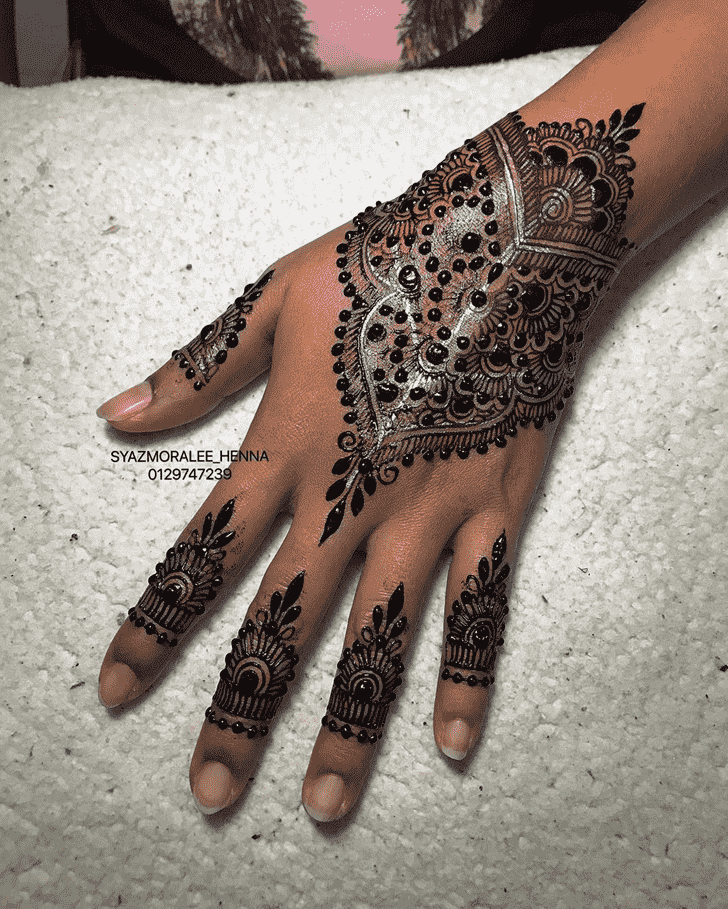 Bewitching Larkana Henna Design