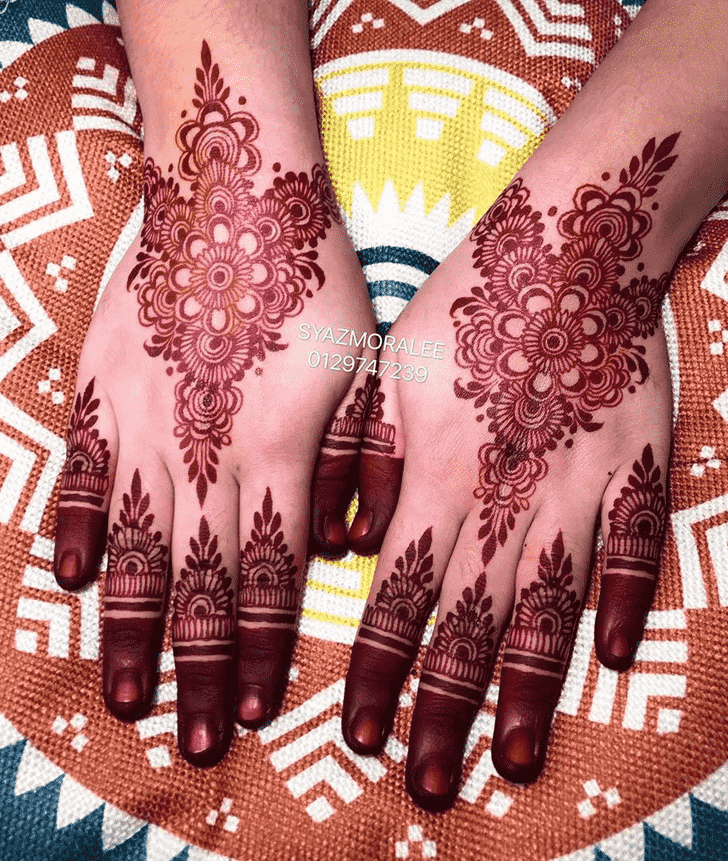 Comely Larkana Henna Design