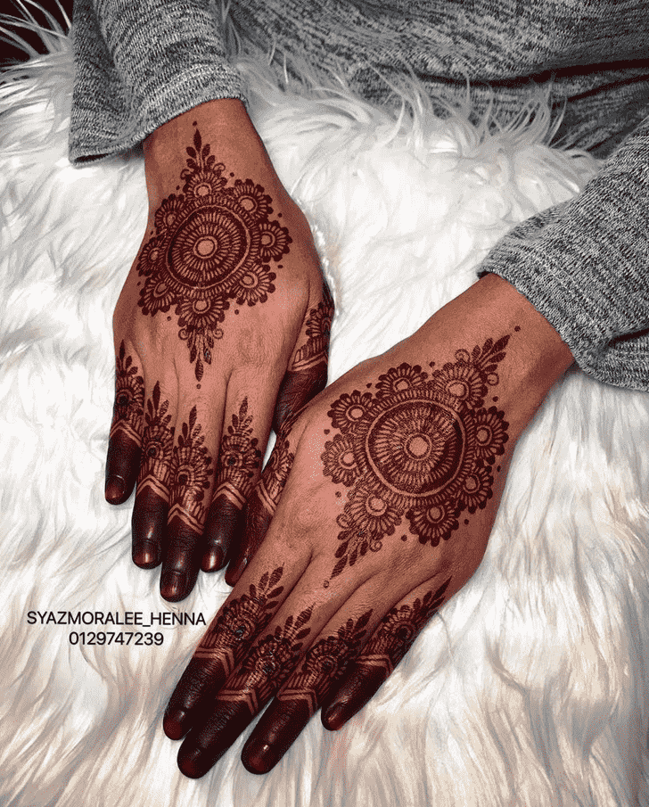 Splendid Larkana Henna Design