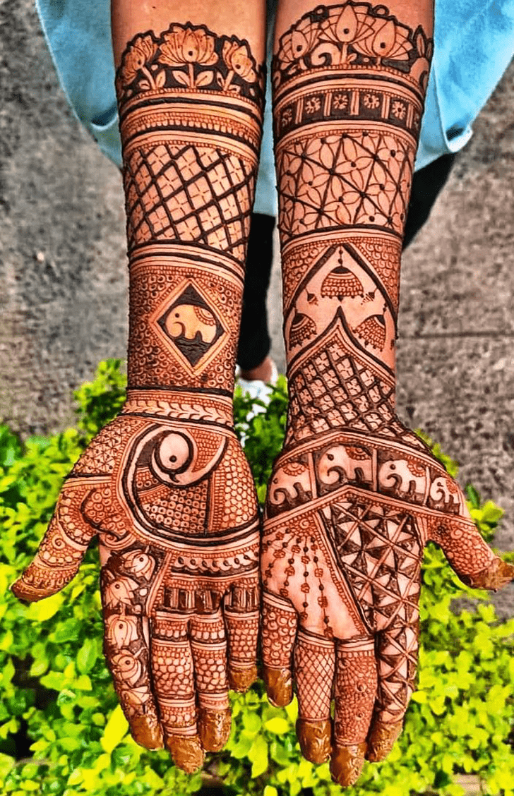 Inviting Latest Beautiful Henna Design