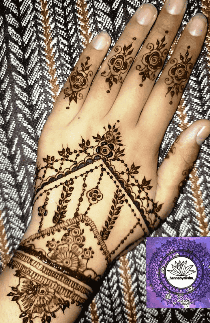 Comely Leaf Henna Design