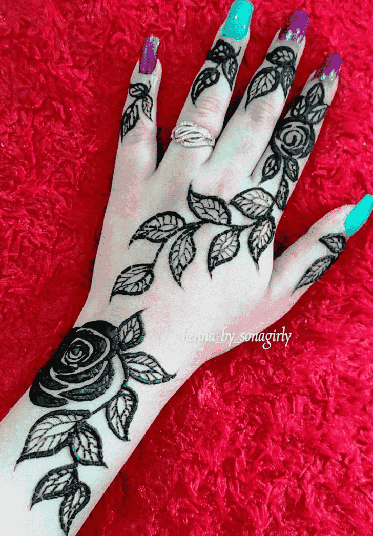 Radiant Leaf Henna Design