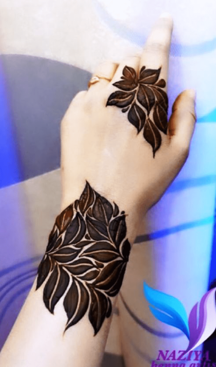 Exquisite Leaves Henna Design