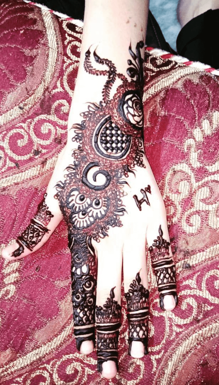 Refined Leaves Henna Design