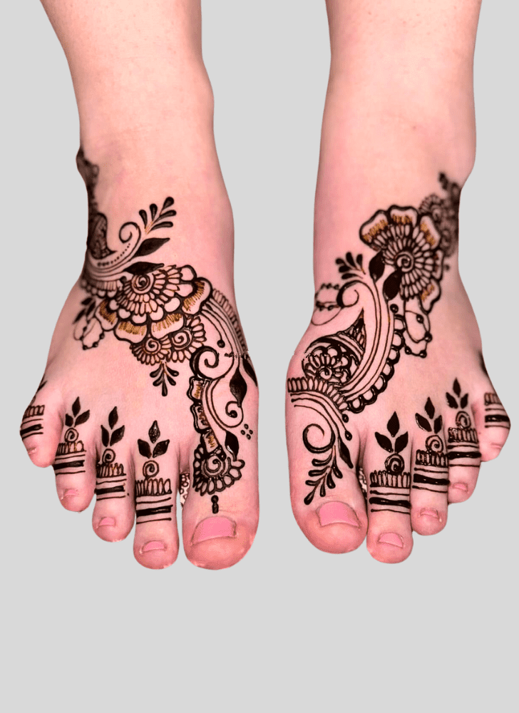 Stunning Mehndi Design on Leg