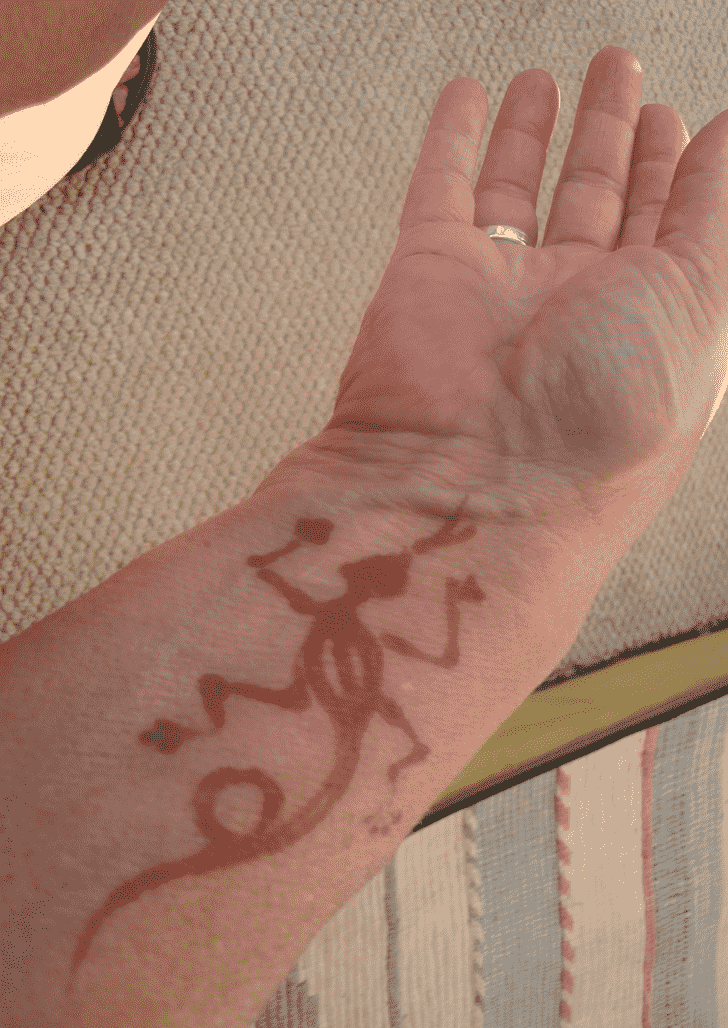 Pleasing Lizard Henna design