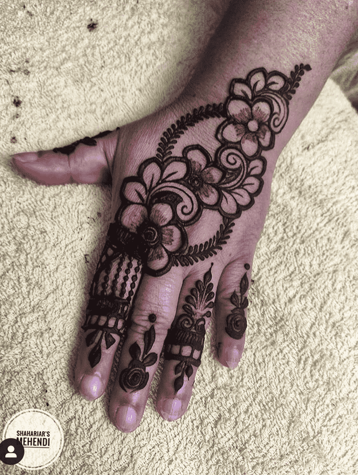 Admirable Lucknow Mehndi Design