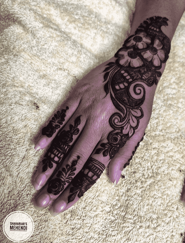 Appealing Lucknow Henna Design