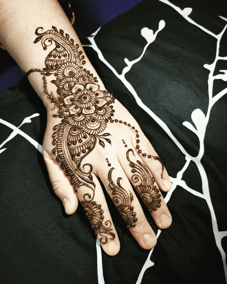 Shapely Male Henna Design