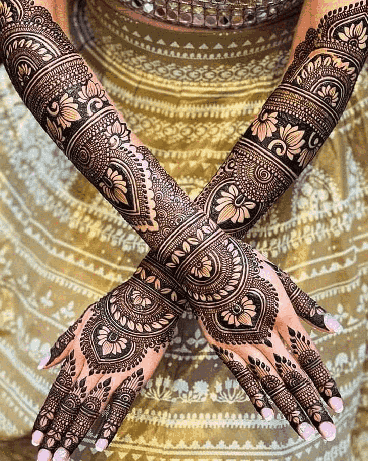 Refined Manali Henna Design