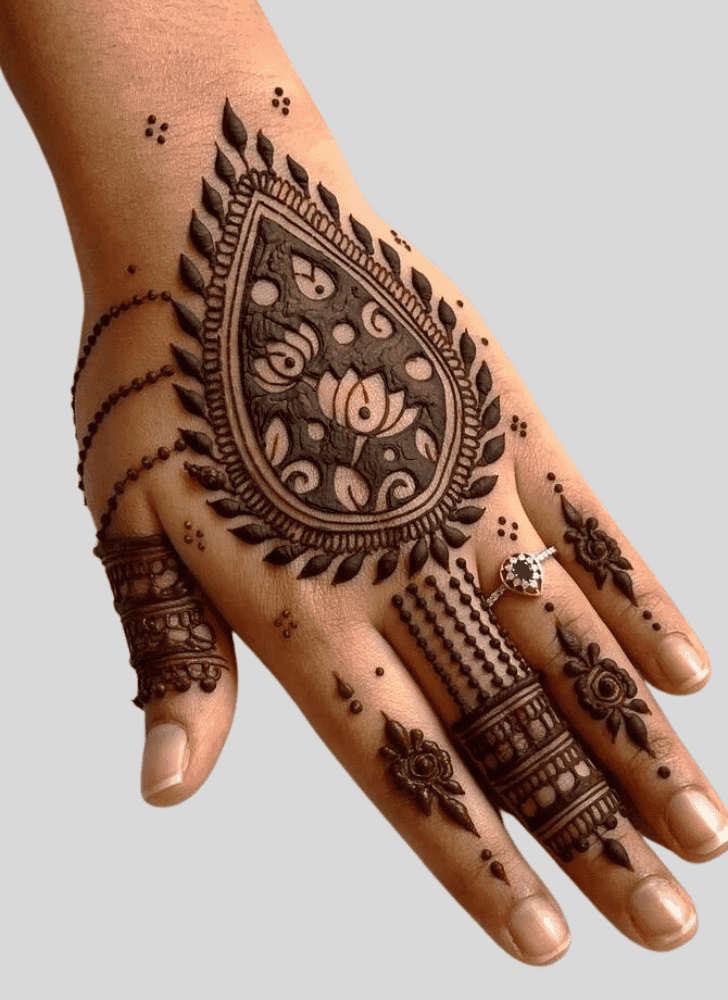 Delicate Mazari Sharif Henna Design