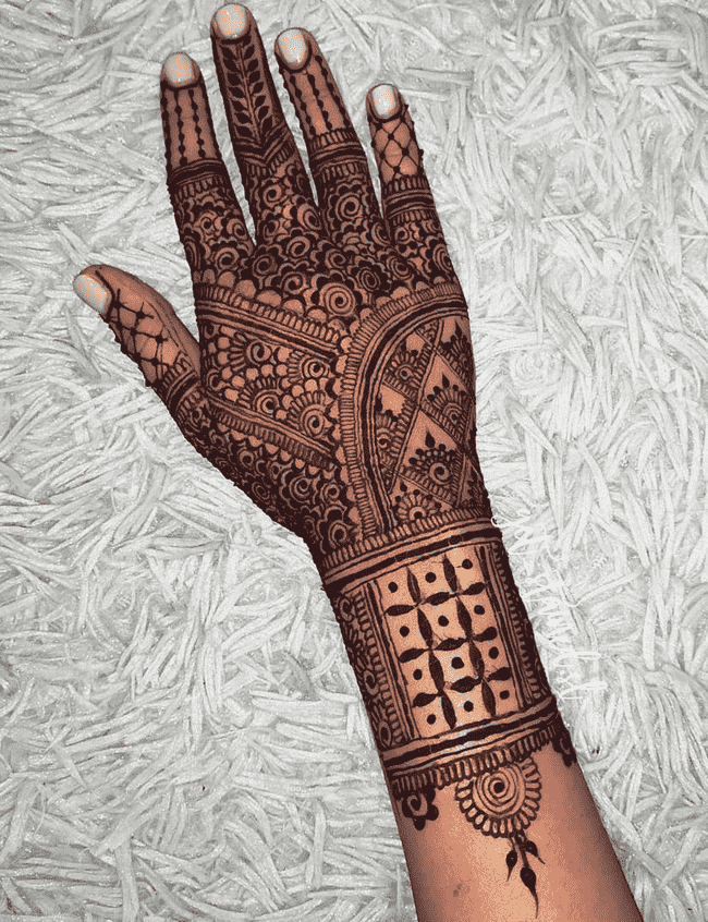 Angelic McLeod Ganj Henna Design