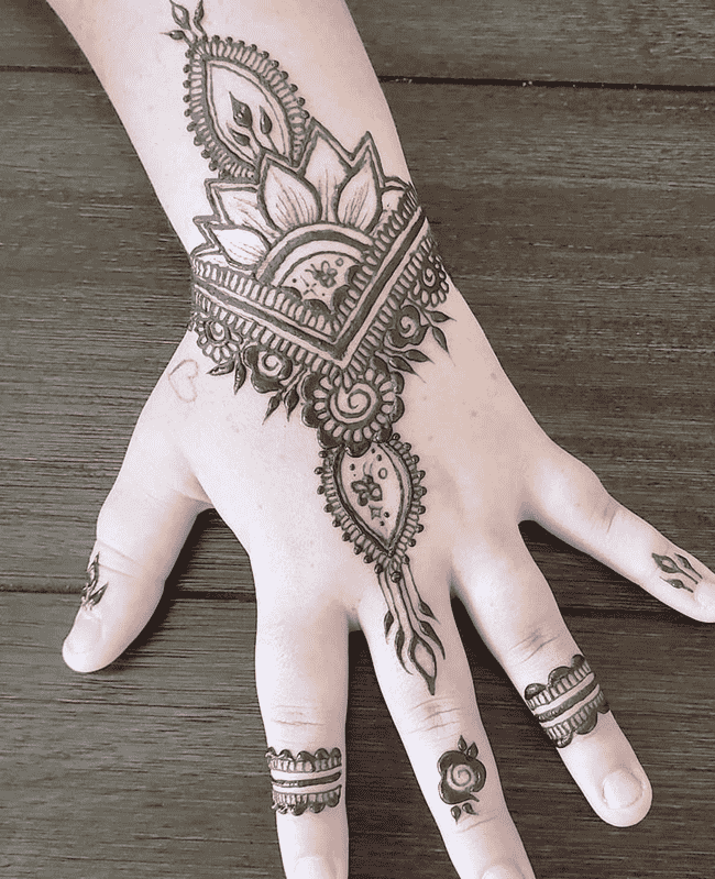 Beauteous McLeod Ganj Henna Design