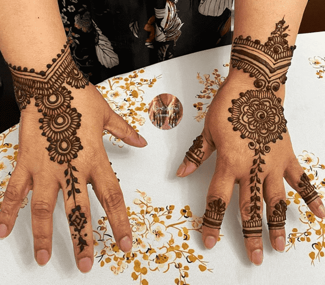 Classy McLeod Ganj Henna Design