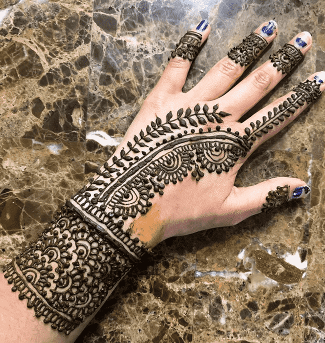 Resplendent McLeod Ganj Henna Design