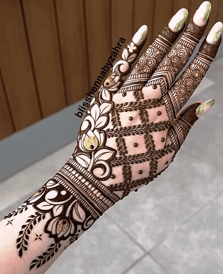 Delicate Mehndi Art Henna Design