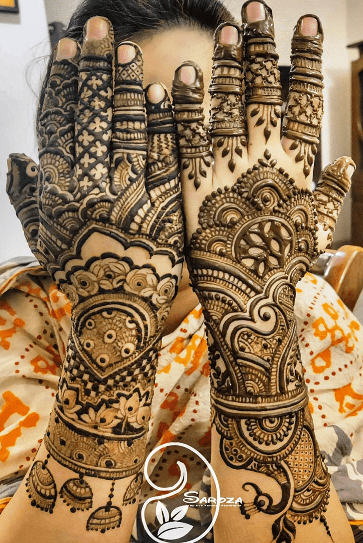 Graceful Mehndi Art Henna Design