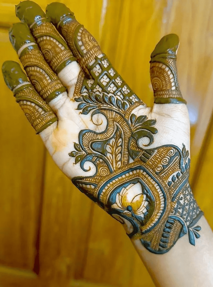 Admirable Minimal Mehndi Design