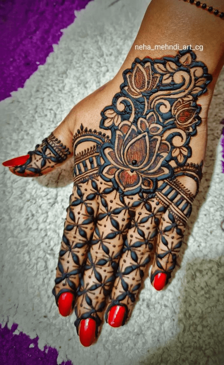 Beauteous Minimal Henna Design