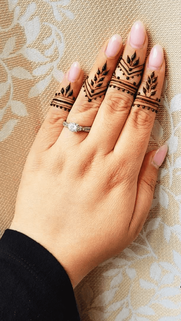 Inviting Minimal Henna Design