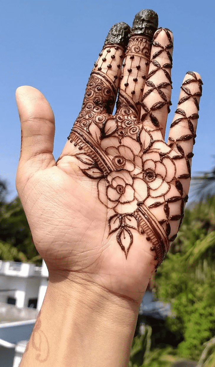 Radiant Minimal Henna Design