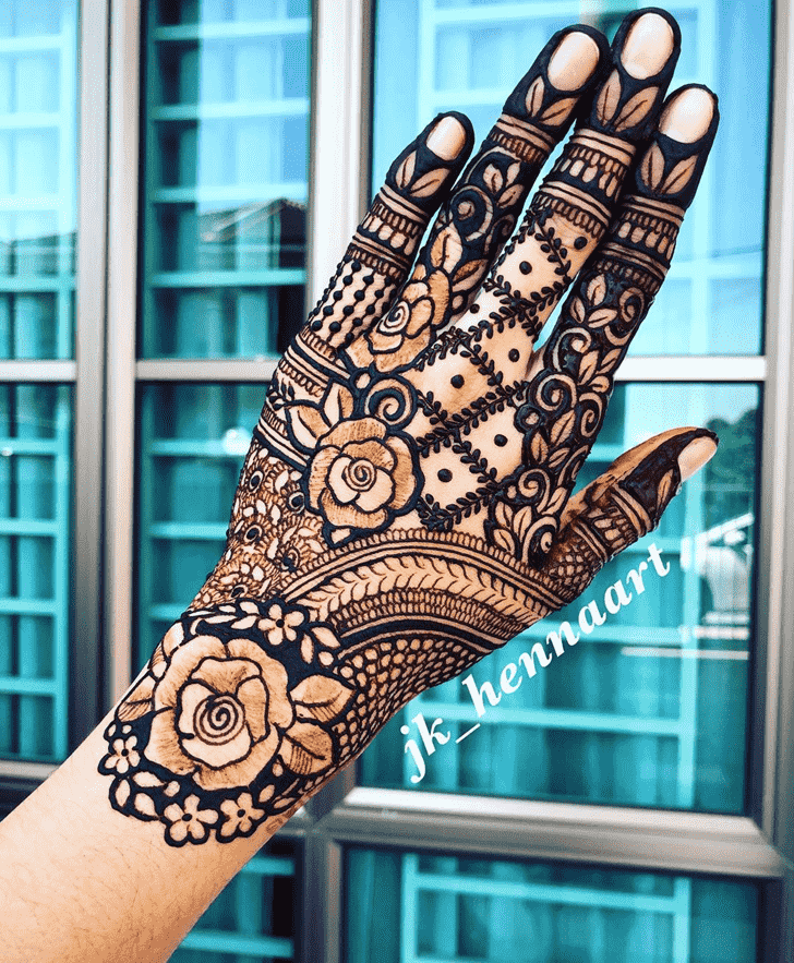 Delightful Modern Henna Design