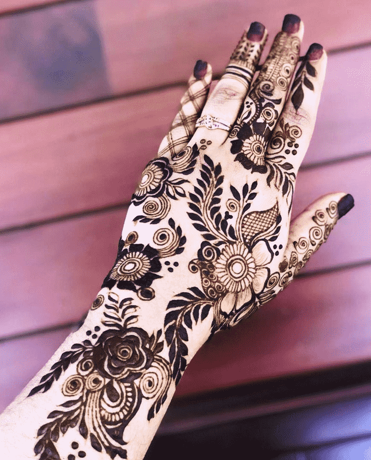 Inviting Modern Henna Design