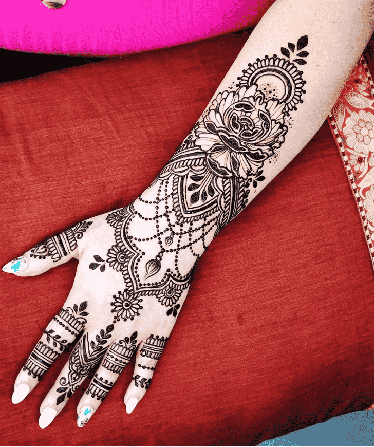 Magnificent Modern Henna Design