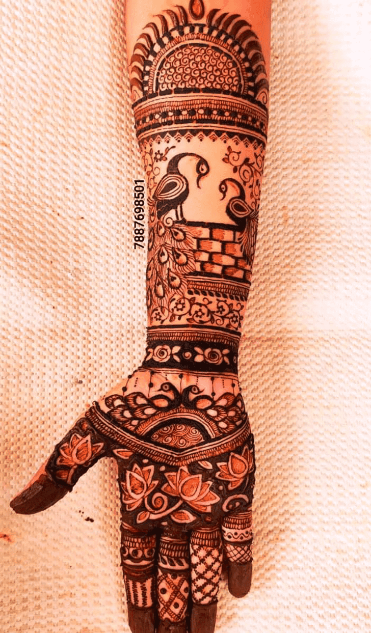 Adorable Mor Mehndi Design