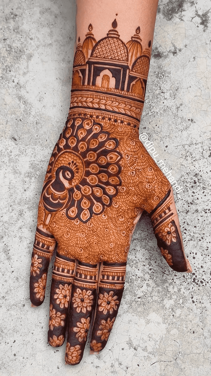 Inviting Mor Mehndi Design