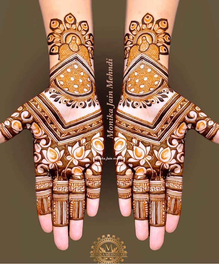 Shapely Mor Mehndi Design