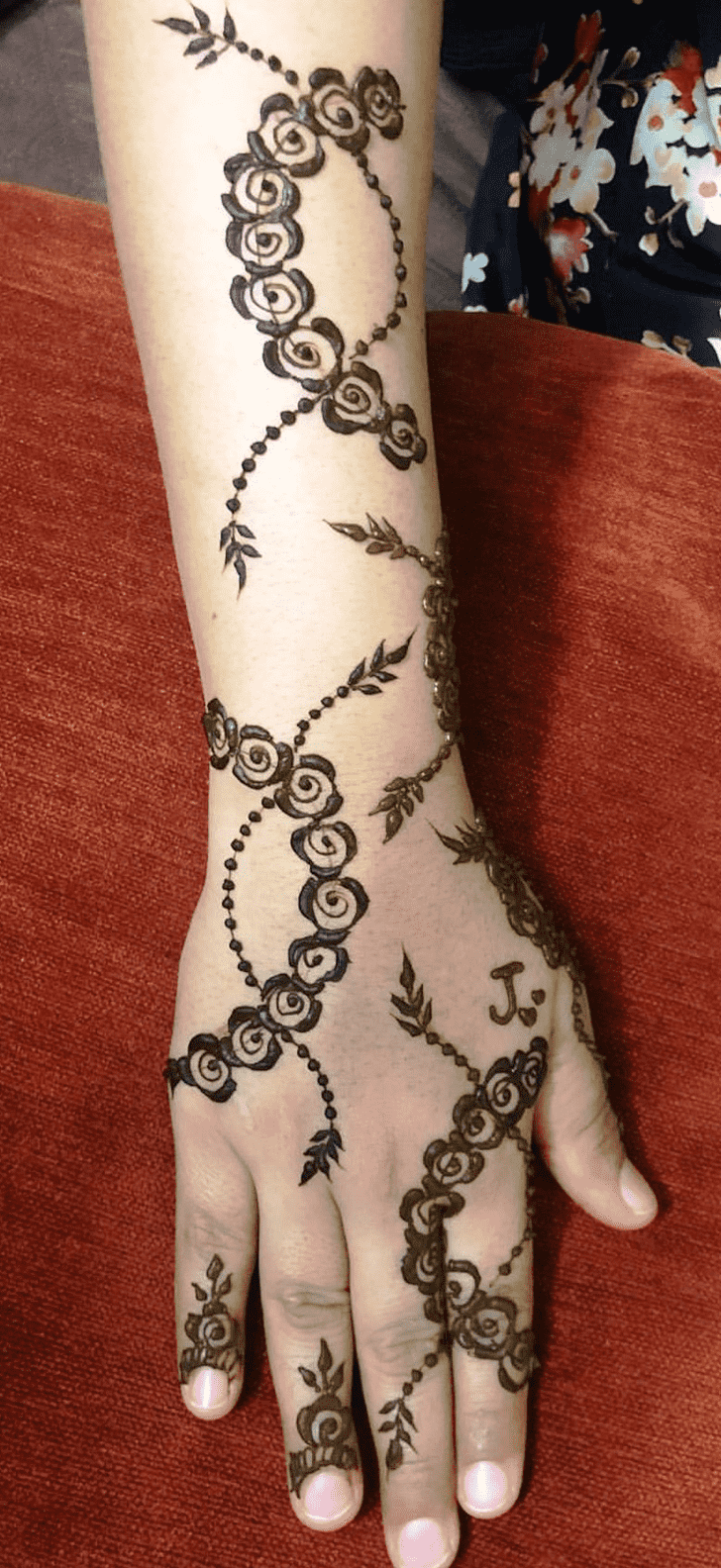 Shapely Moroccan Henna Design