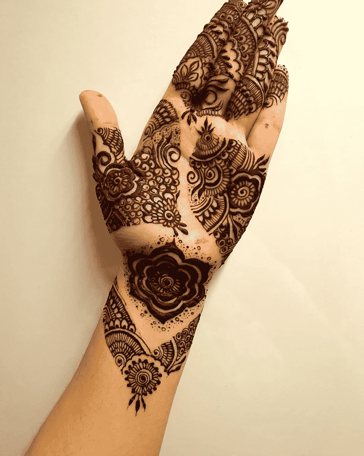 Fetching Mughlai Henna Design