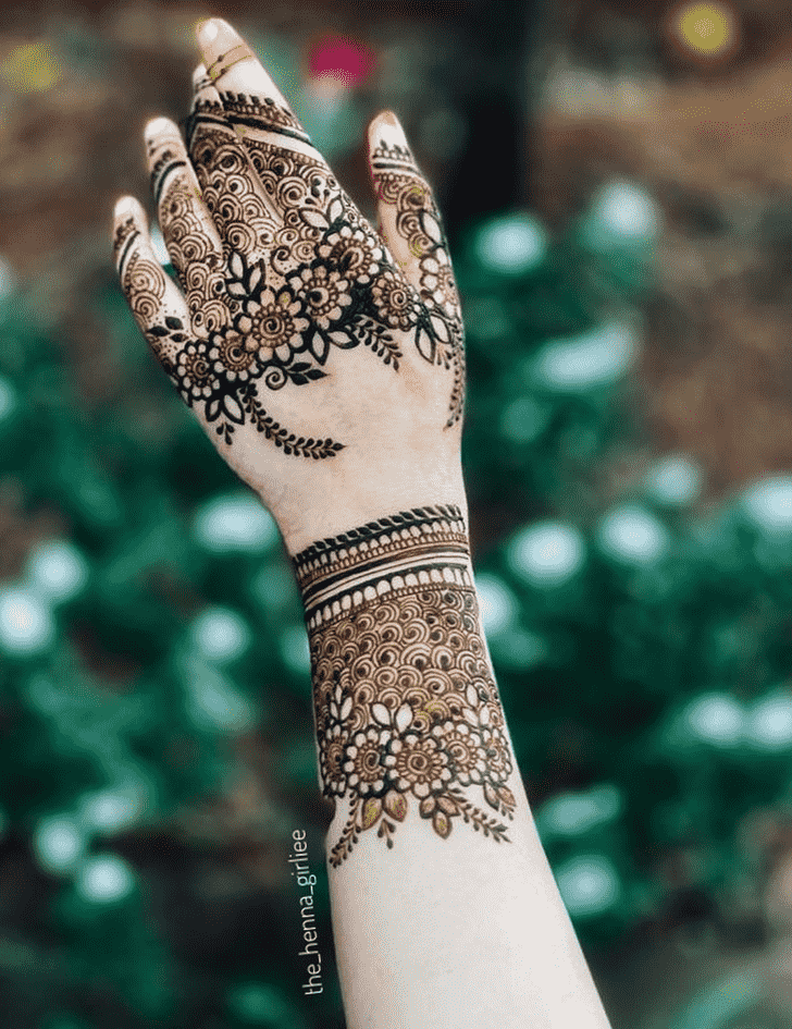 Magnetic Mughlai Henna Design