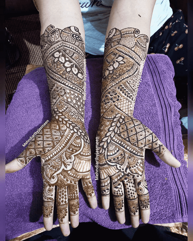 Mesmeric Muktagacha Henna Design