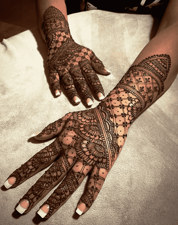 Shapely Munich Henna Design