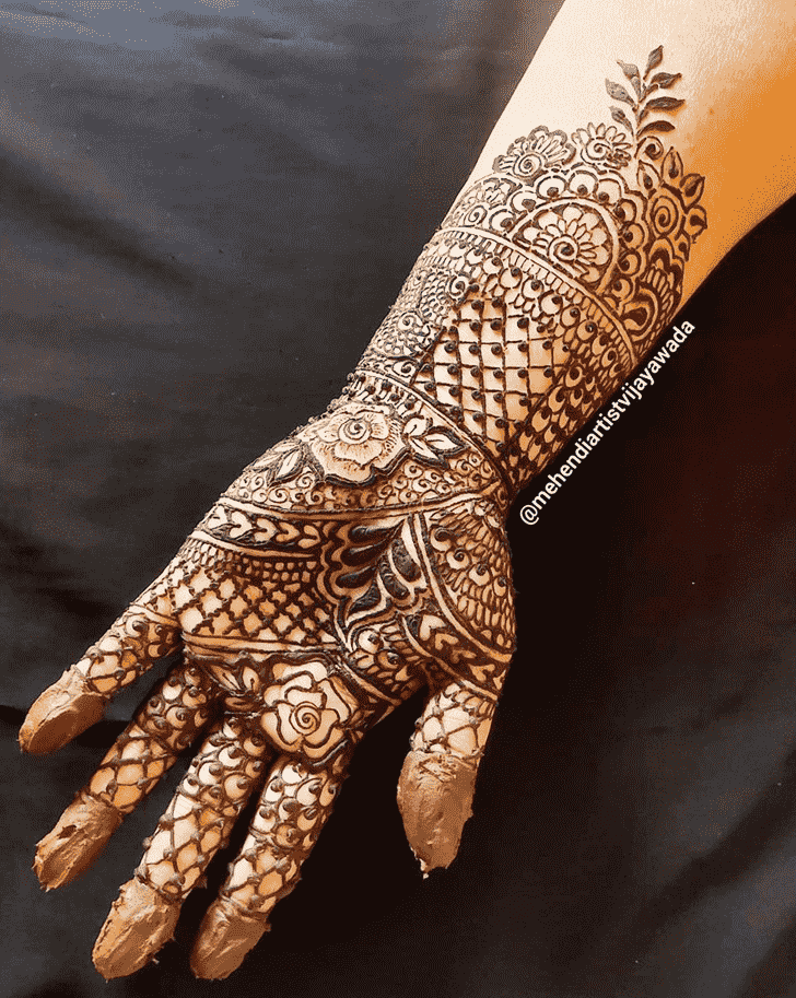 Admirable Munnar Mehndi Design