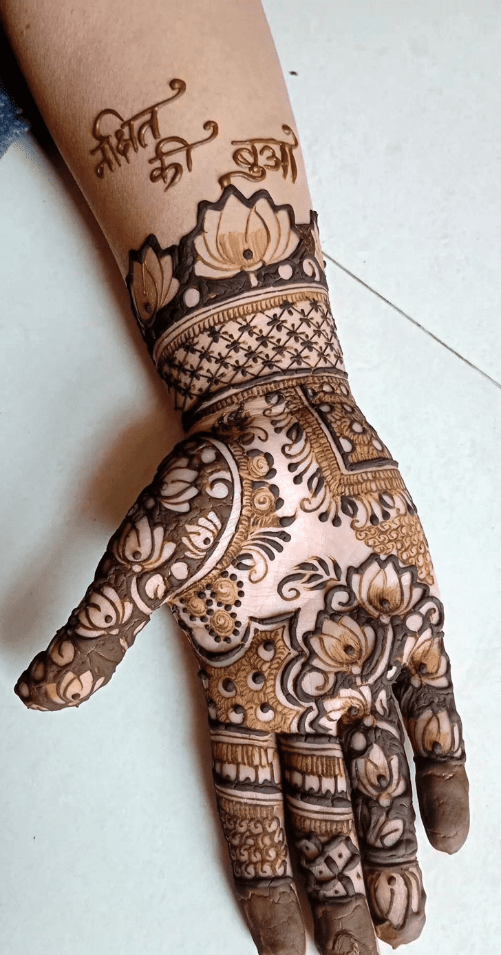 Shapely Narayanganj Henna Design
