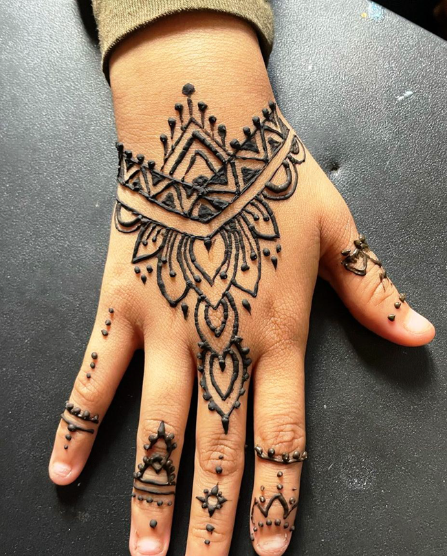 Mesmeric Nashik Henna Design